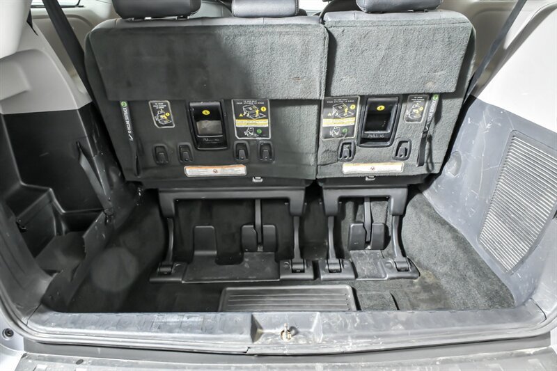 Used 2016 Toyota Sienna SE w/ SE Preferred Package FWD image 12