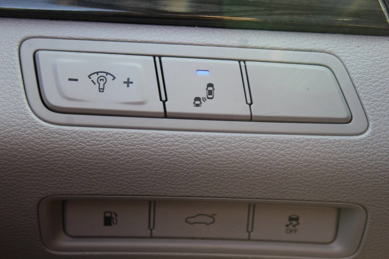 Used 2015 Hyundai Sonata ECO w/ Option Group 08 FWD image 26