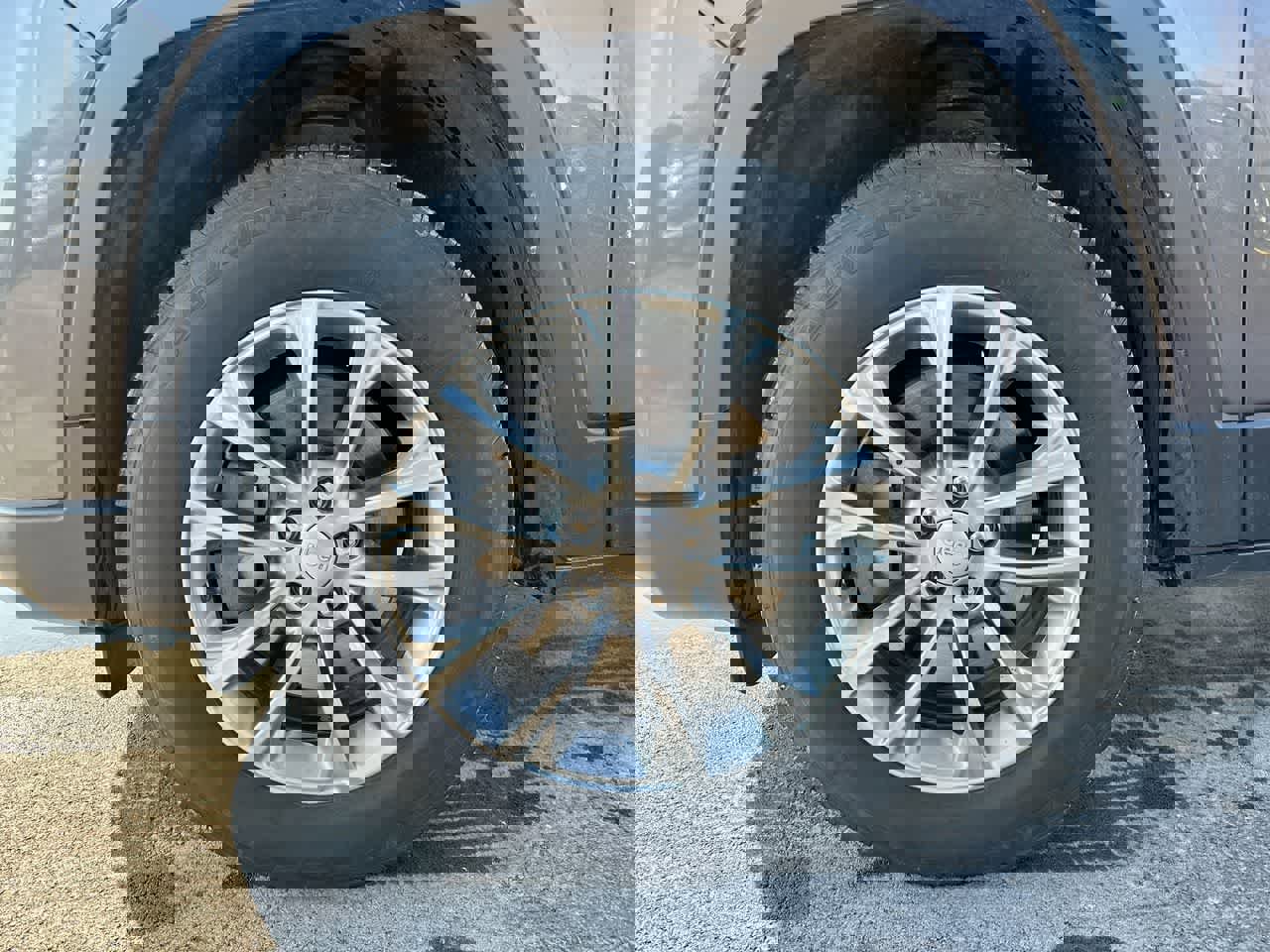 Used 2019 Jeep Cherokee Latitude Plus w/ Cold Weather Group image 19