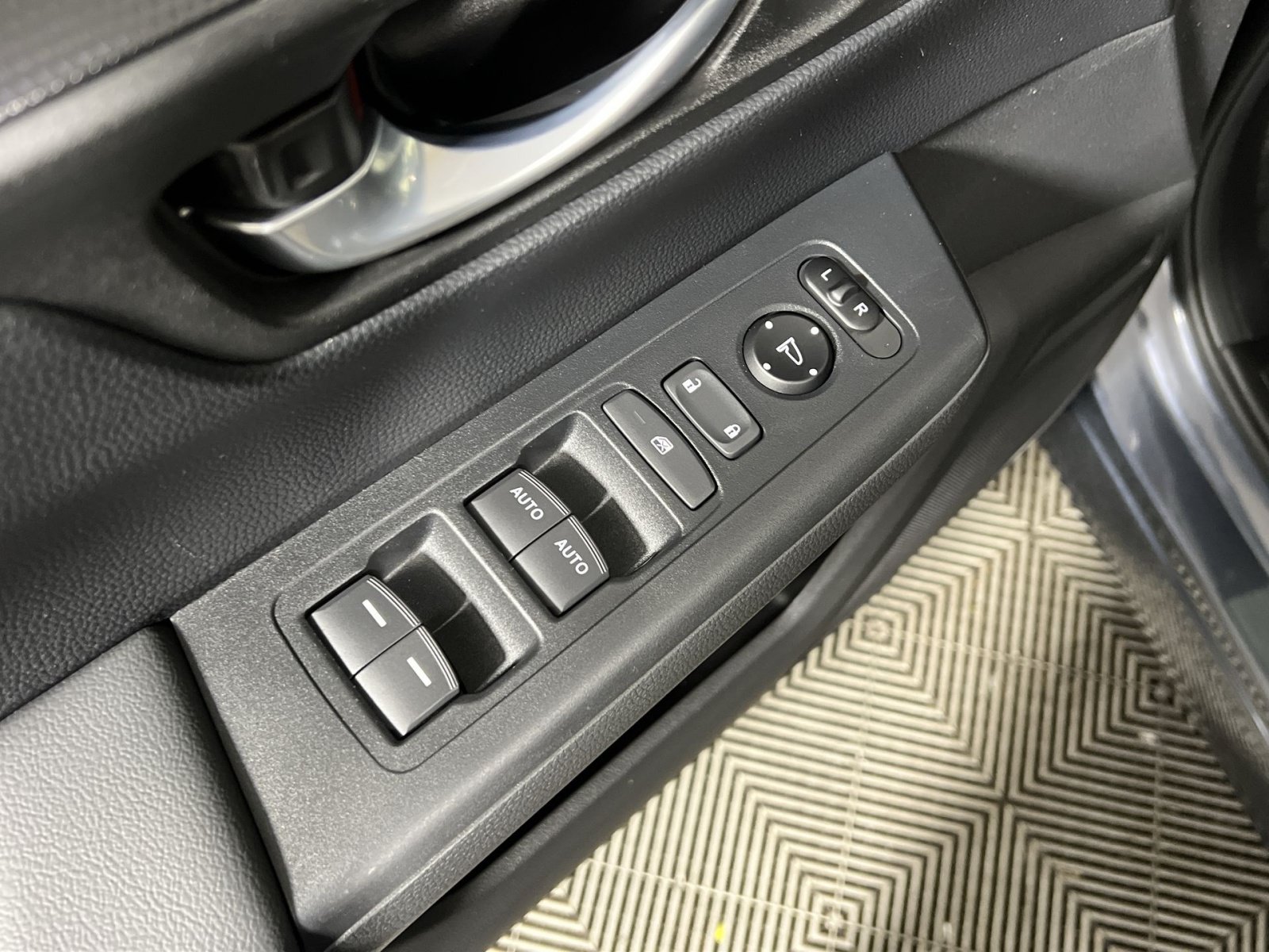 Used 2023 Honda CR-V Sport image 14