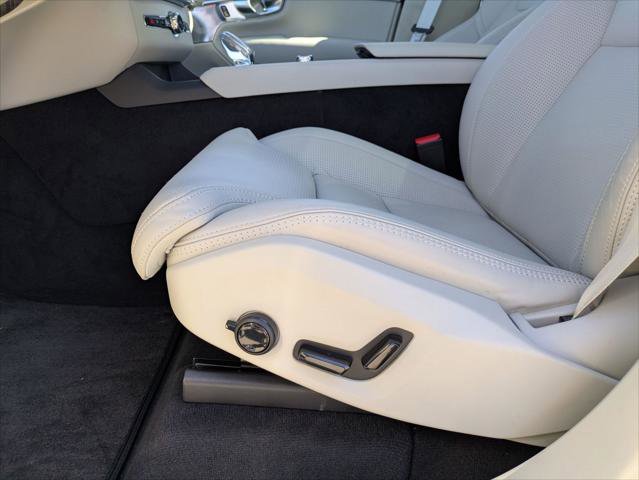 Used 2025 Volvo XC90 B6 Ultra w/ Lounge Package image 22