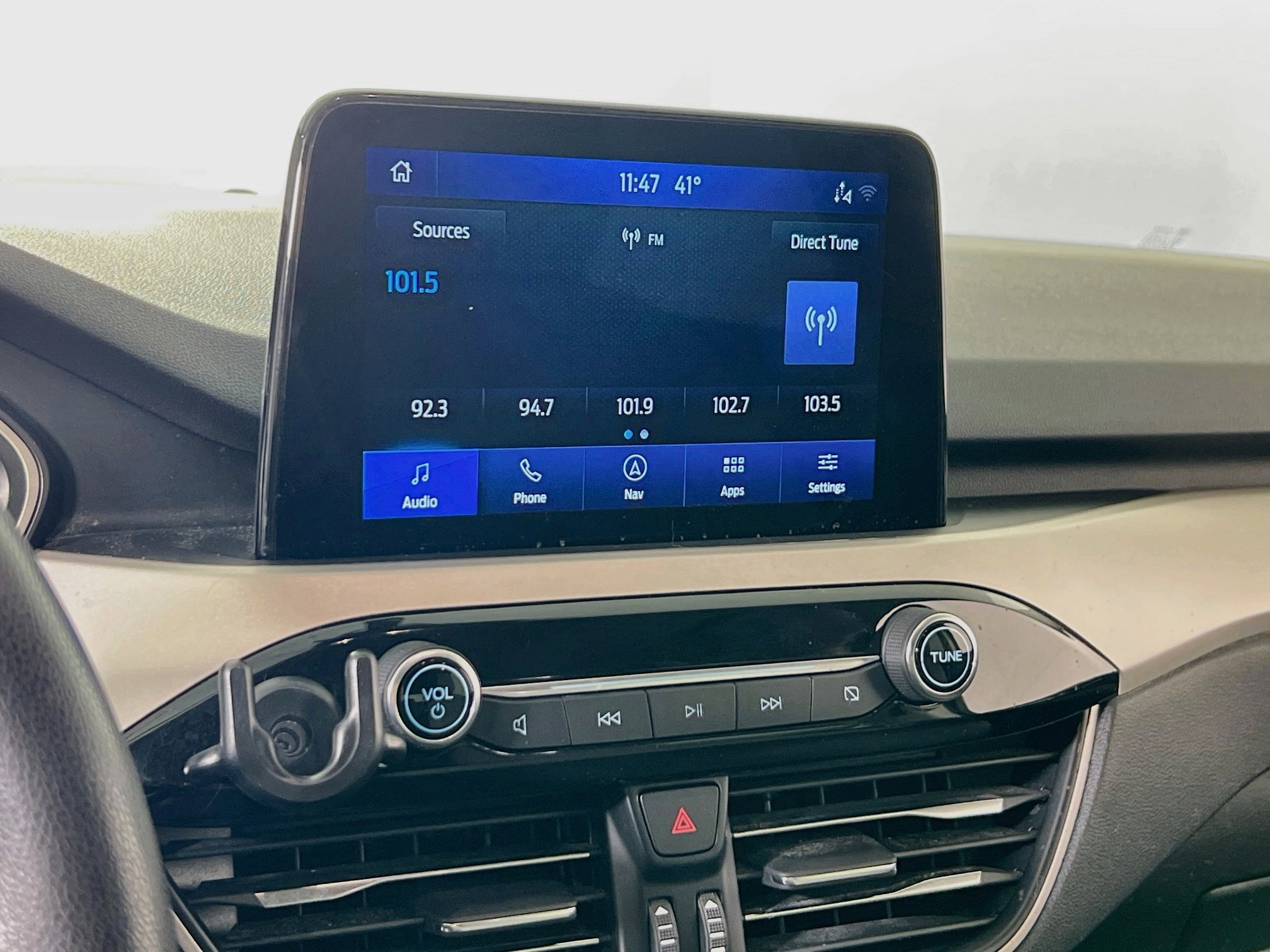 Used 2020 Ford Escape SE image 15