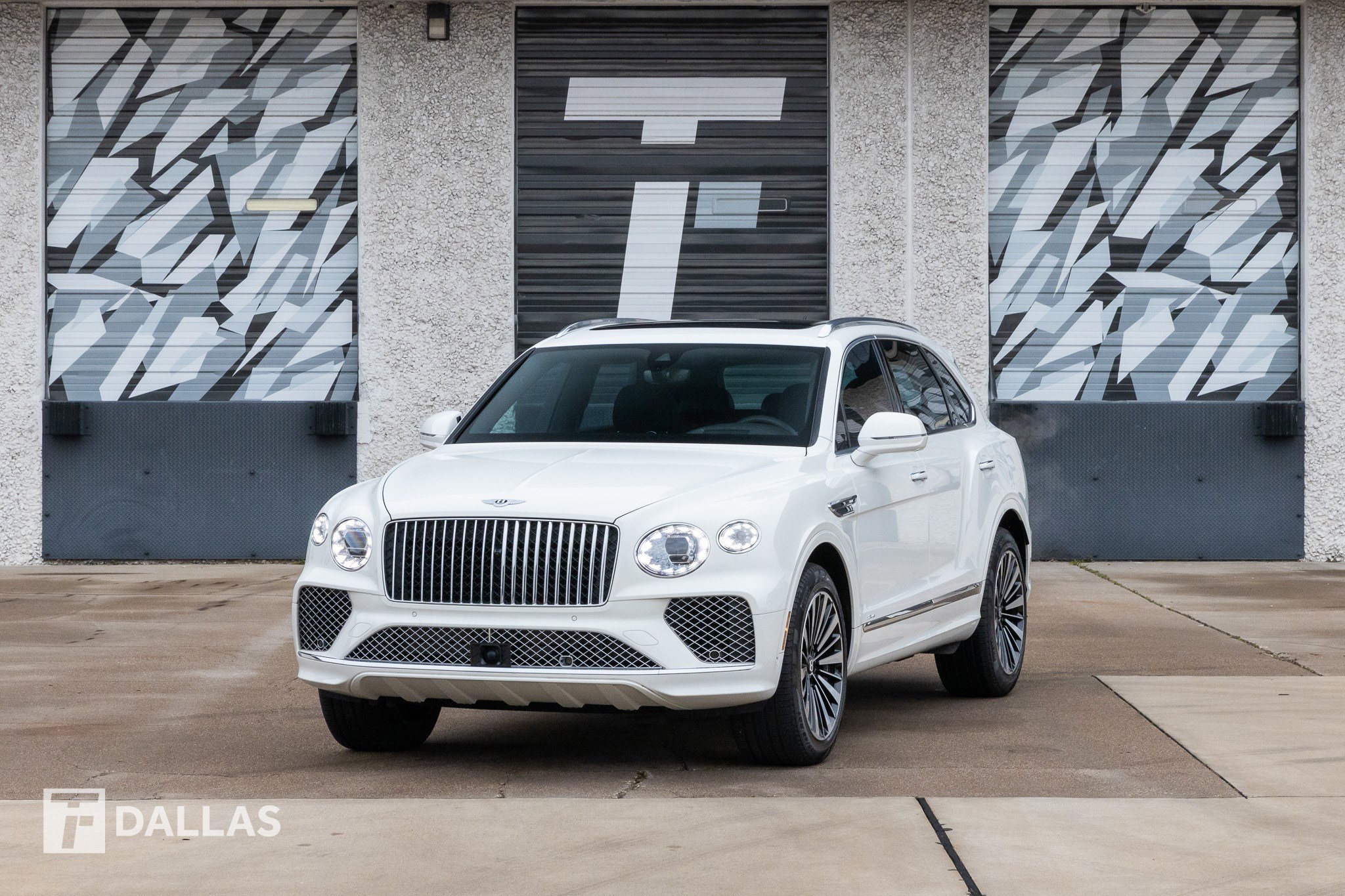 Used 2025 Bentley Bentayga image 5