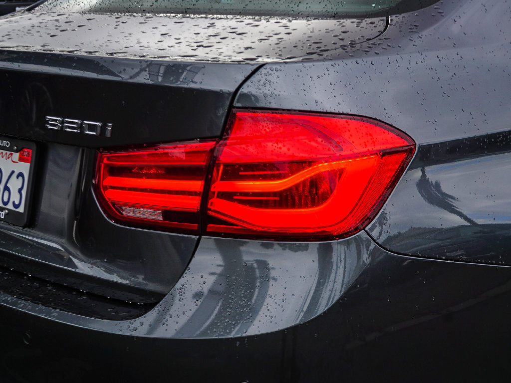 Used 2016 BMW 320i Sedan RWD image 8