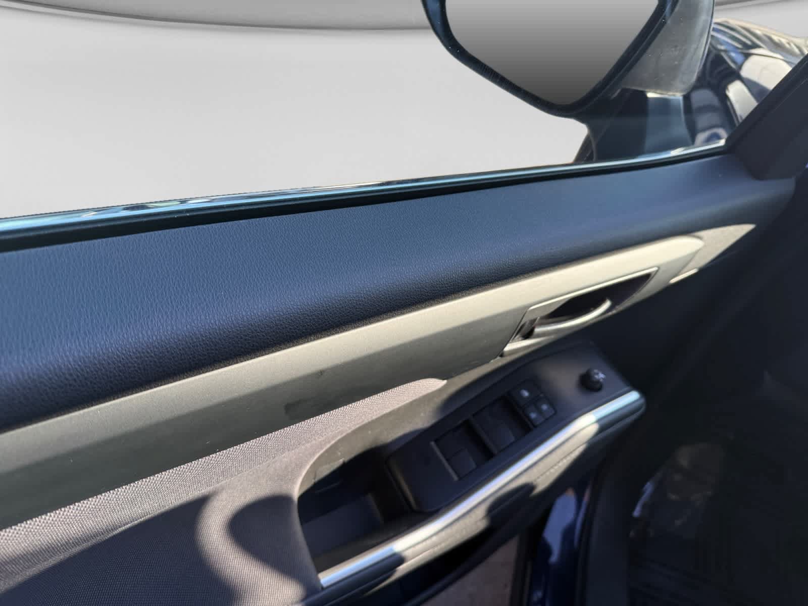 Used 2022 Toyota Highlander L FWD image 10