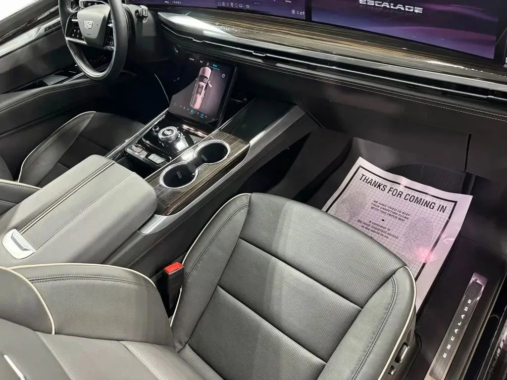Used 2025 Cadillac Escalade Premium Luxury w/ Touring Package image 31