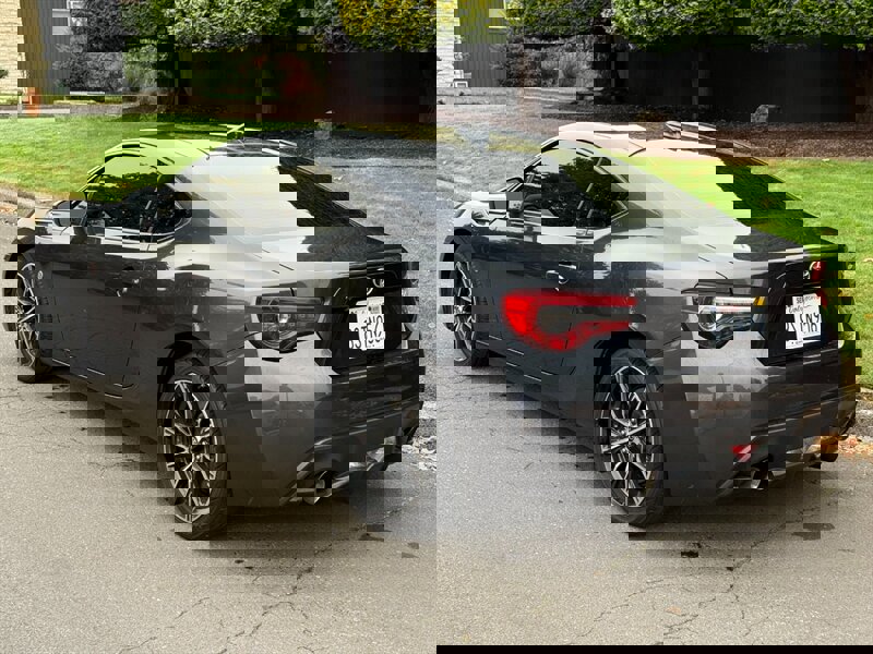 Used 2017 Toyota 86 image 3