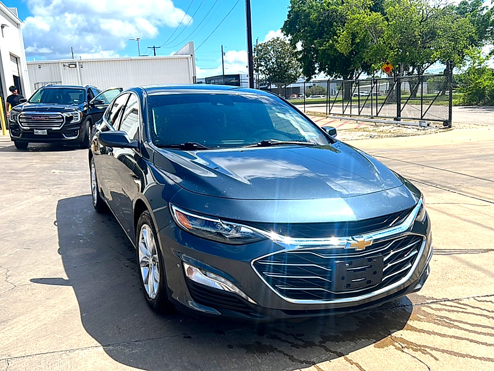 Used 2021 Chevrolet Malibu LT FWD image 3