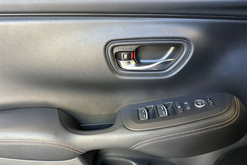 Used 2025 Honda HR-V Sport image 11