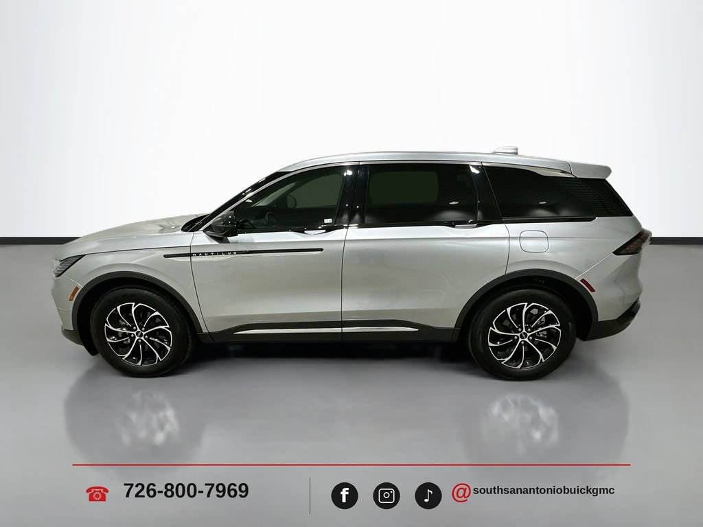 Used 2025 Lincoln Nautilus Premier AWD/4WD image 4