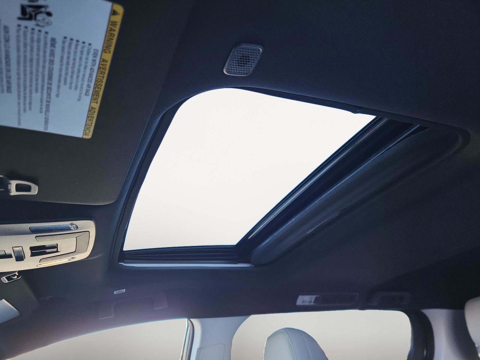 Used 2025 Toyota Sienna XSE image 18