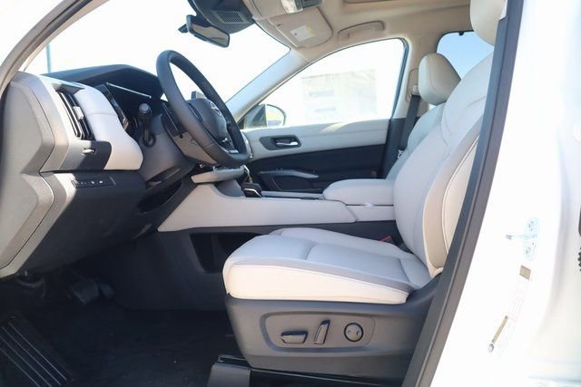 New 2026 Nissan Pathfinder SL w/ SL Premium Package AWD/4WD image 13