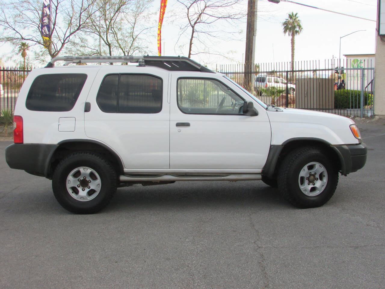 Used 2000 Nissan Xterra XE image 3