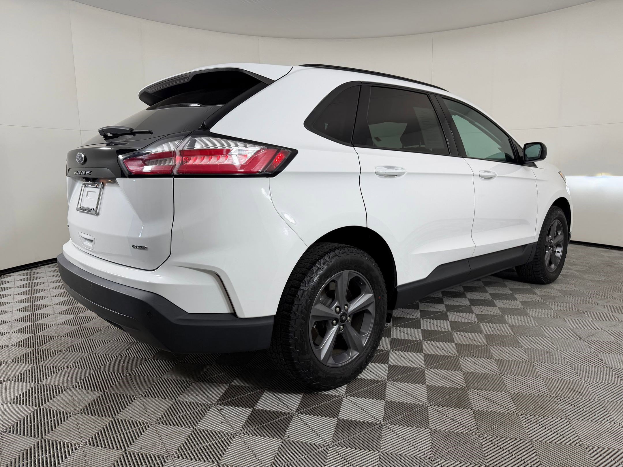 Used 2023 Ford Edge SEL w/ Sport Appearance Package AWD/4WD image 8