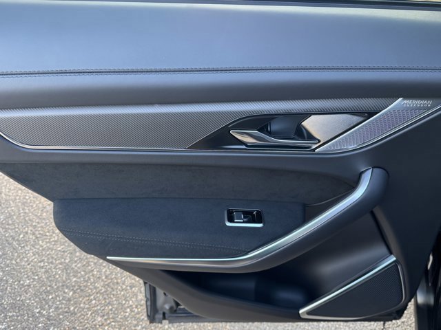 Used 2022 Jaguar F-PACE SVR image 36