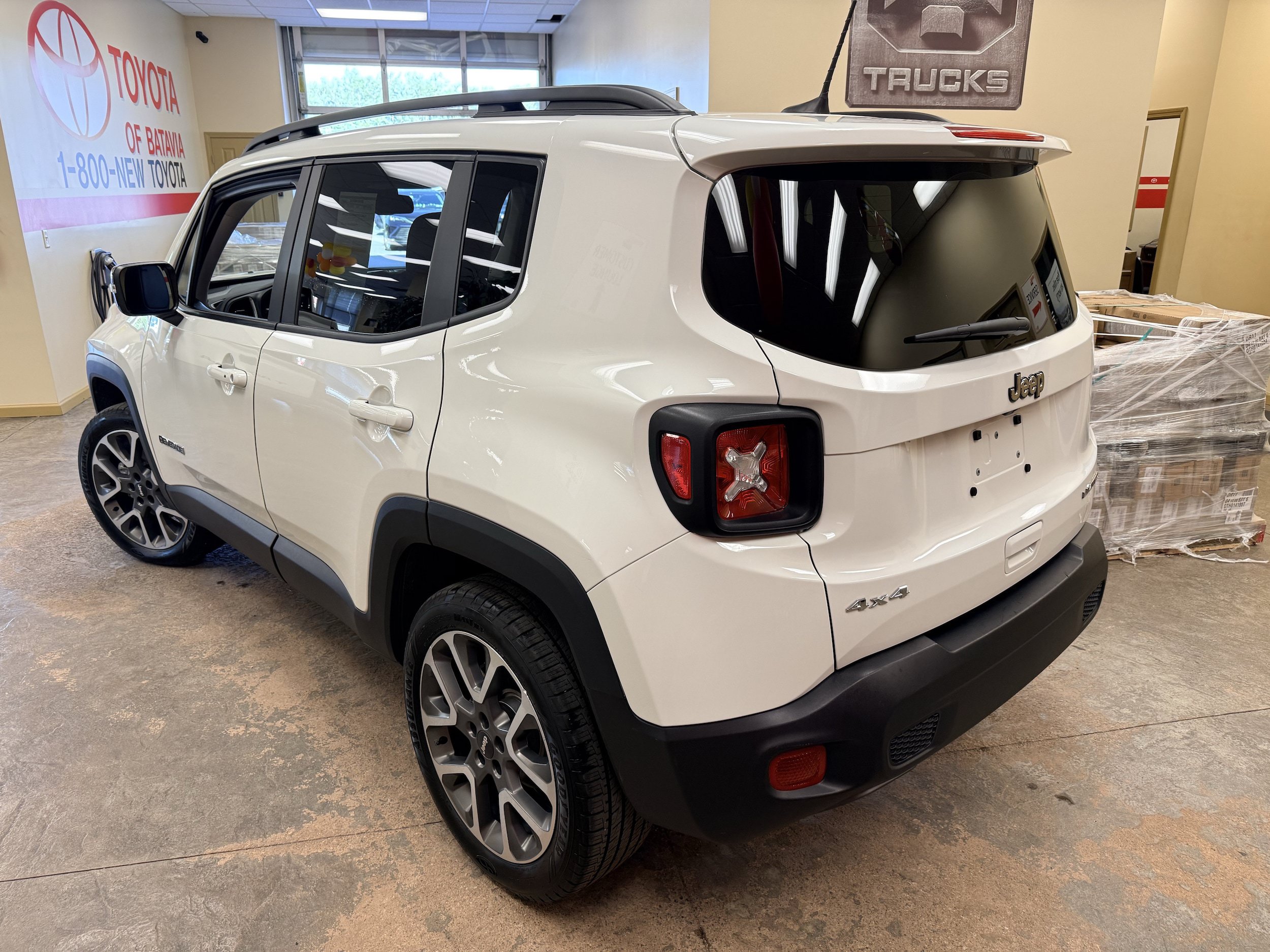 Used 2022 Jeep Renegade Limited w/ Sun, Sound & Wheels Group AWD/4WD image 4