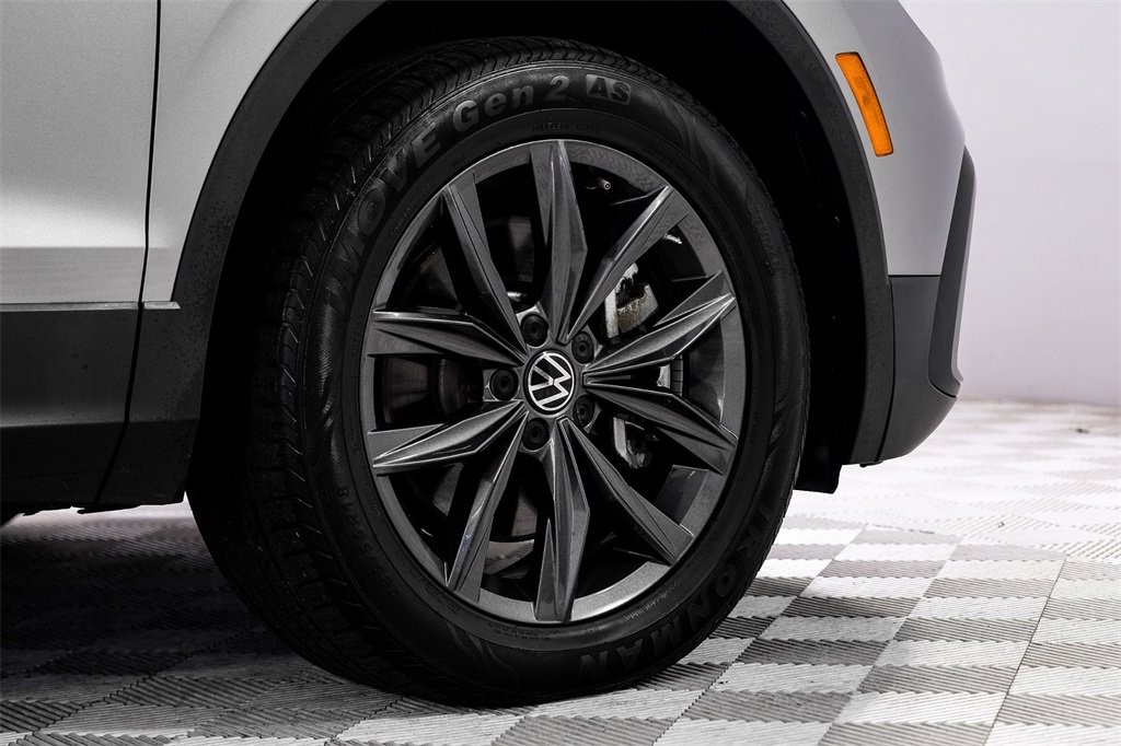 Used 2022 Volkswagen Tiguan SE image 63