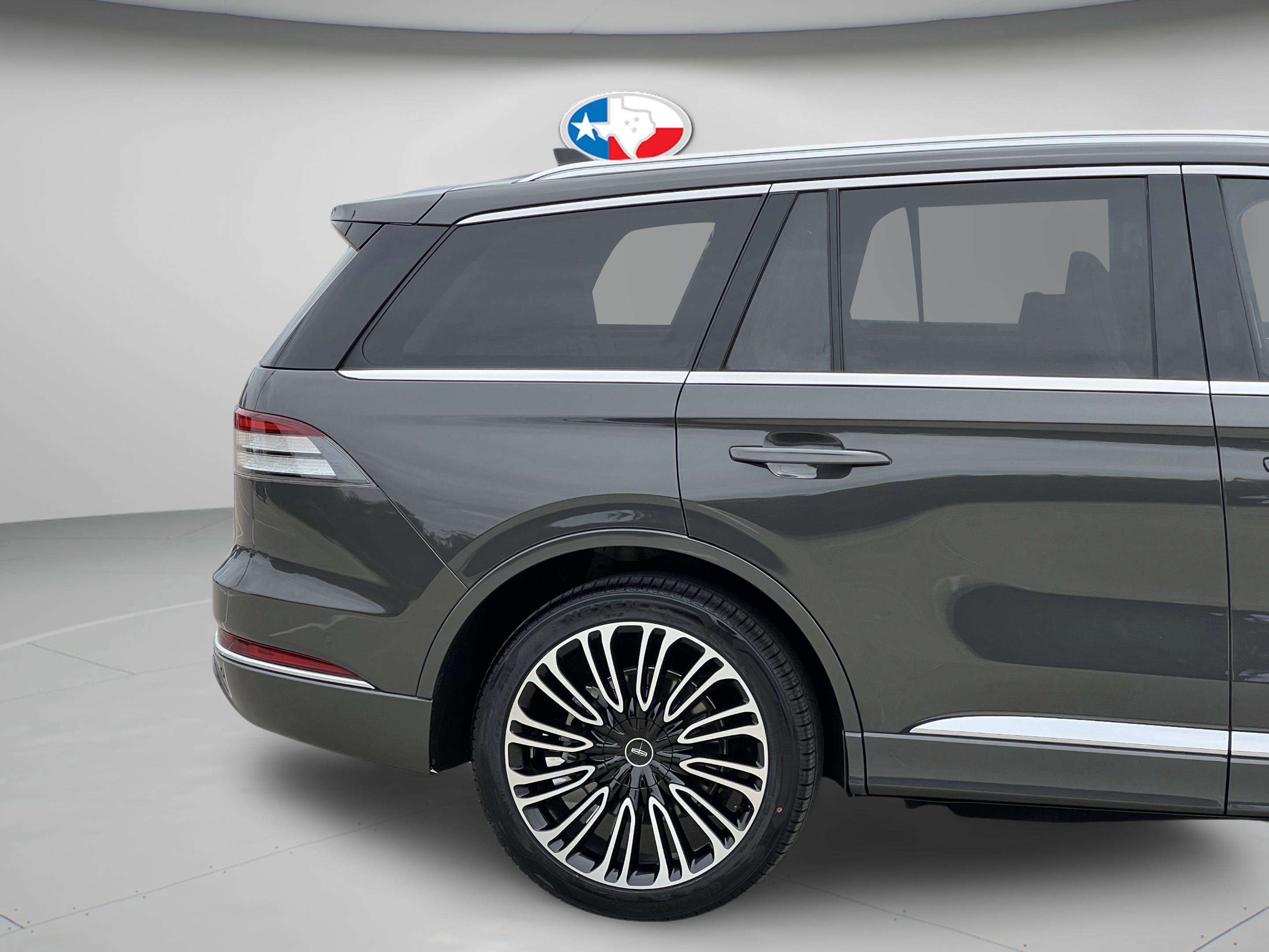 Certified 2023 Lincoln Aviator Black Label w/ Dynamic Handling Package AWD/4WD image 32