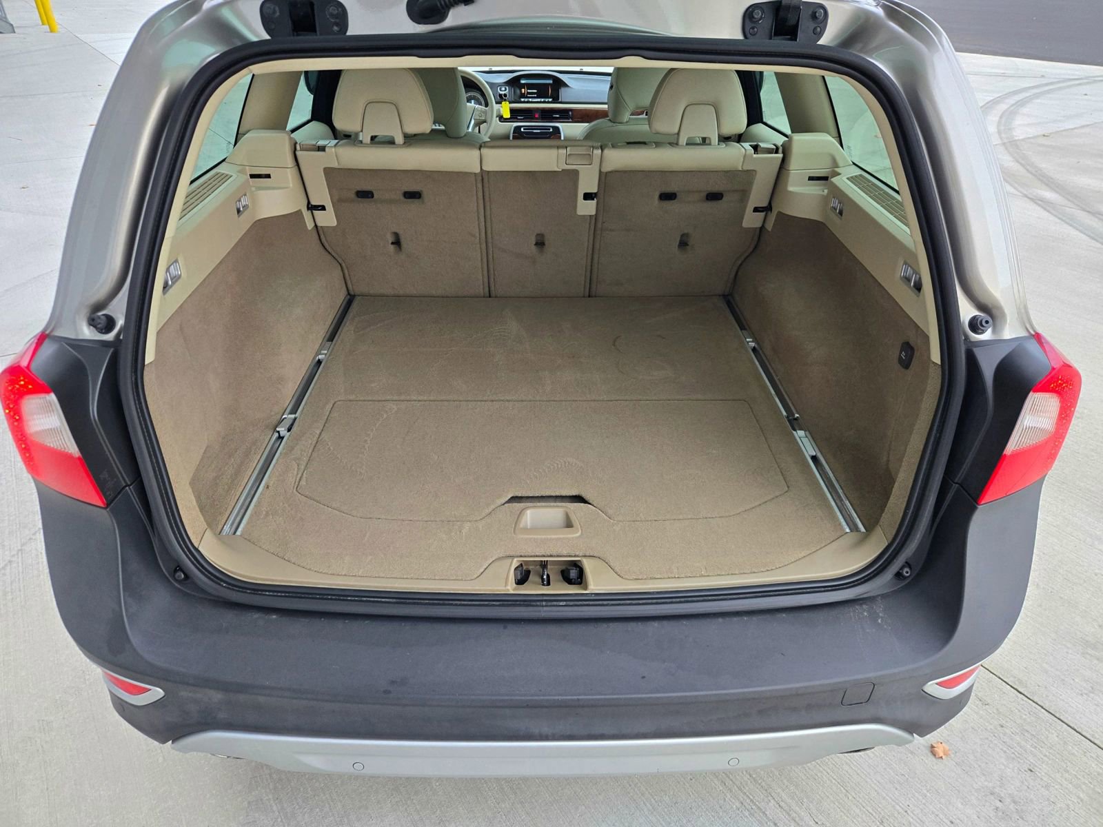 Used 2013 Volvo XC70 T6 image 16