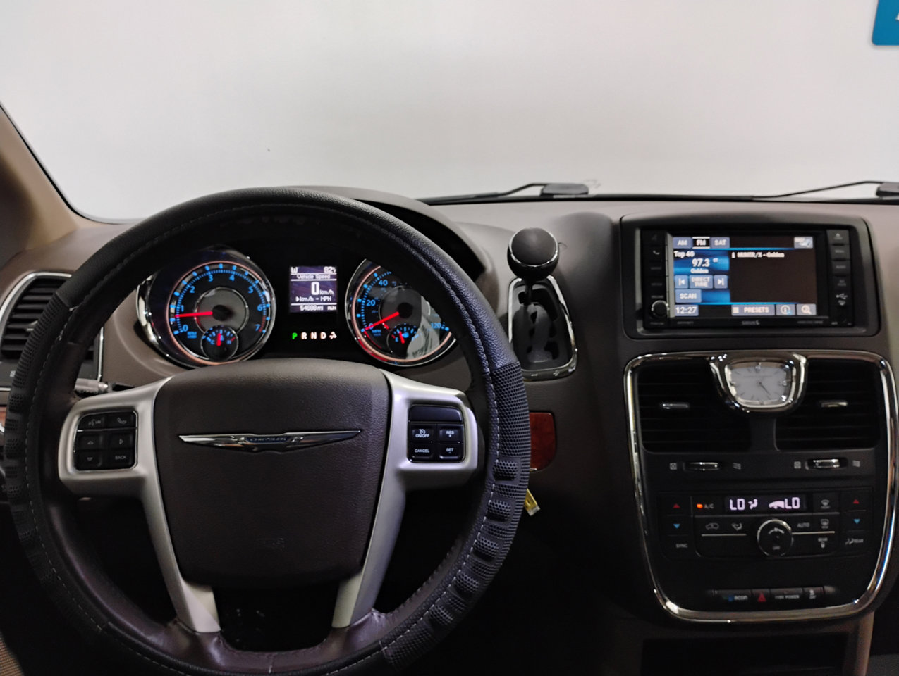 Used 2016 Chrysler Town & Country Touring image 70