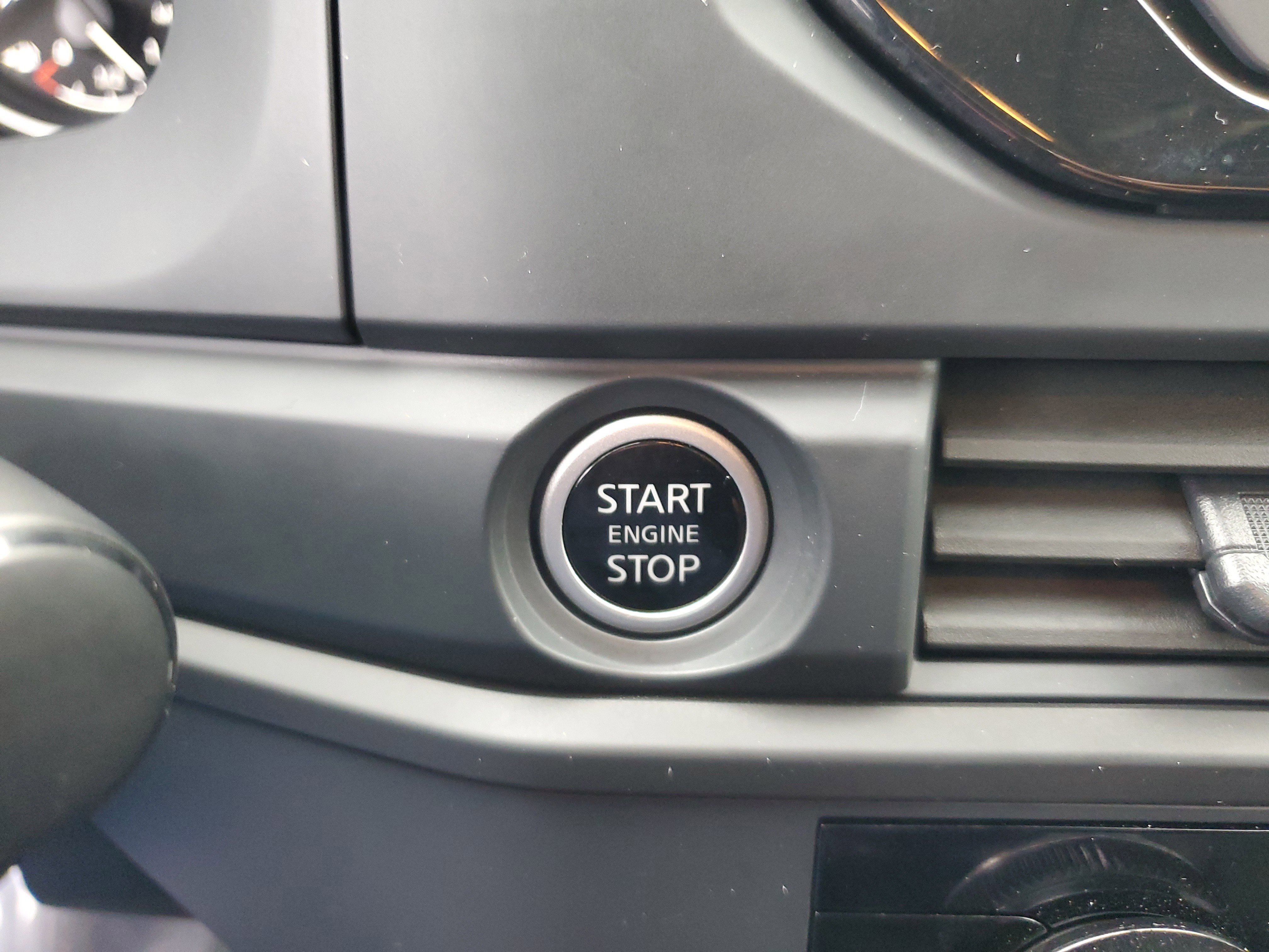 Used 2024 Nissan Pathfinder S image 22