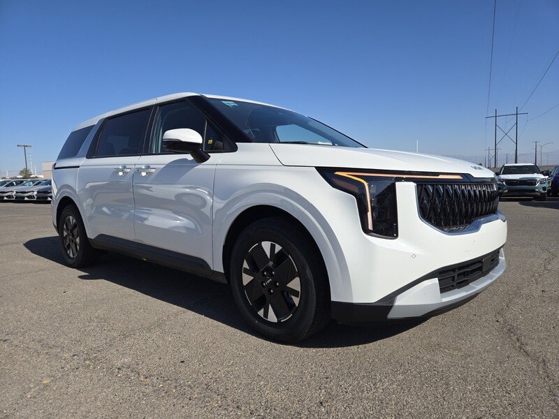 New 2026 Kia Carnival LXS FWD image 2