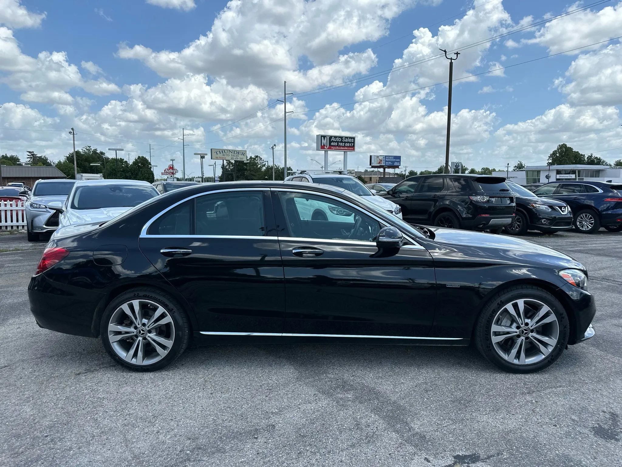 Used 2018 Mercedes-Benz C 350e Sedan w/ Premium Package image 31