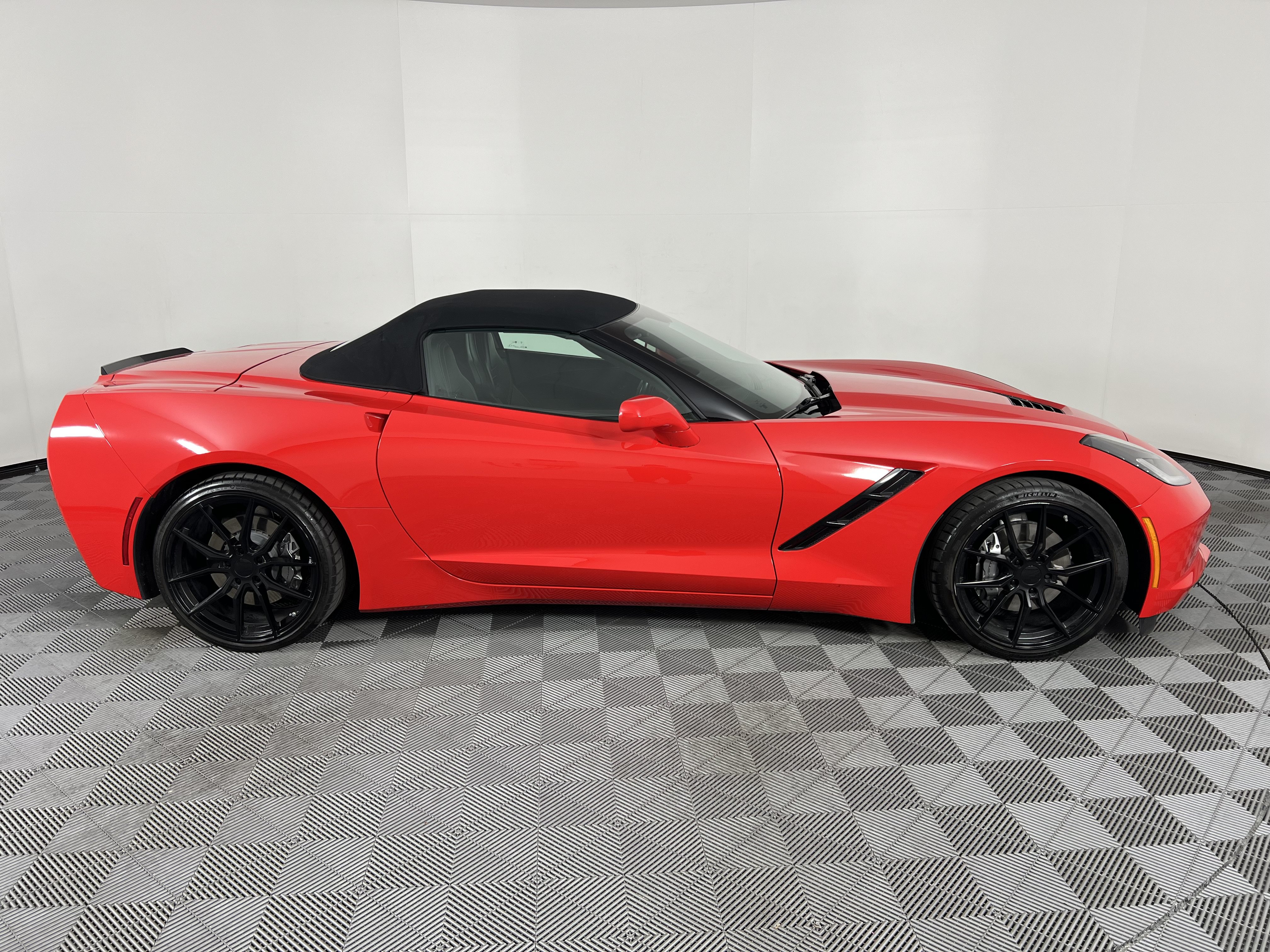 Used 2017 Chevrolet Corvette Stingray Convertible w/ 3LT Preferred Equipment Group RWD image 21
