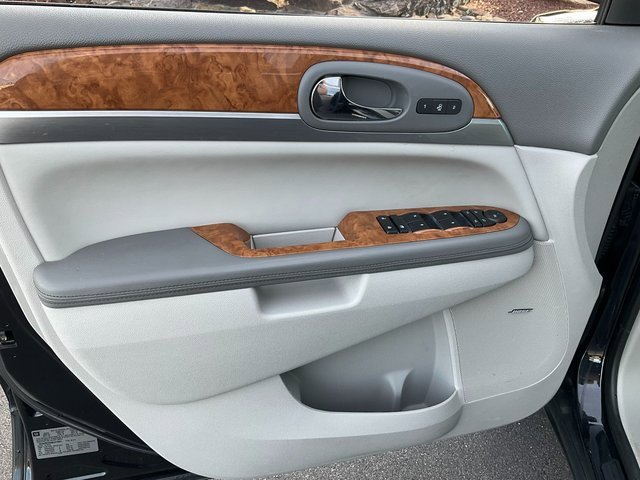Used 2011 Buick Enclave CXL image 7