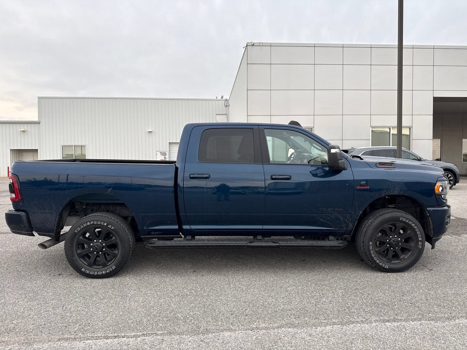 Used 2024 RAM 2500 Big Horn w/ Night Edition AWD/4WD image 4