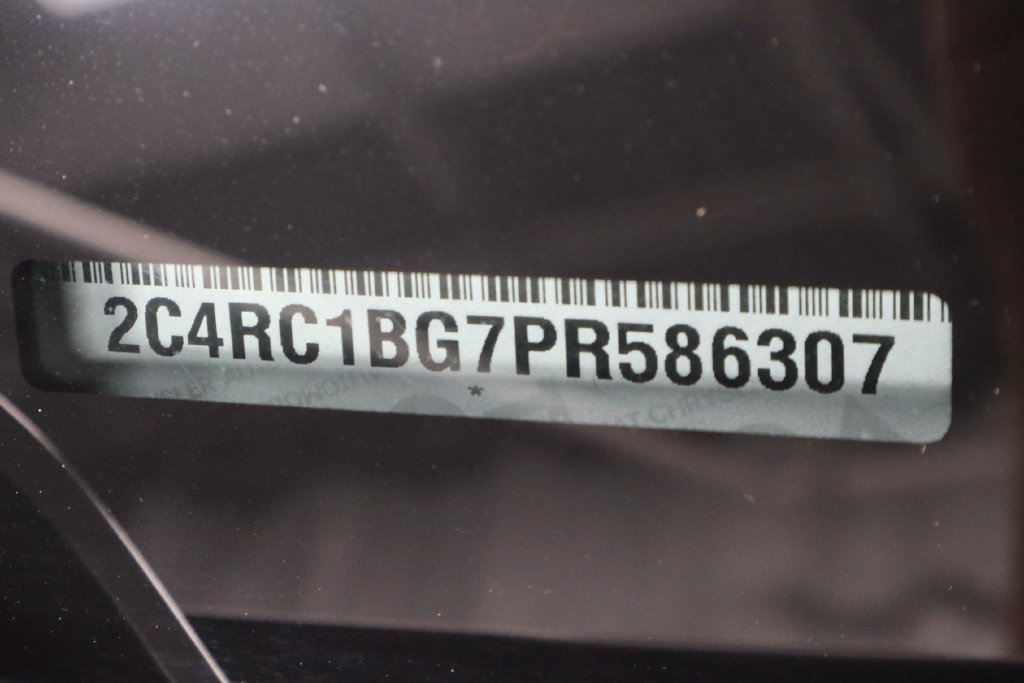 Used 2023 Chrysler Pacifica Touring-L FWD image 33