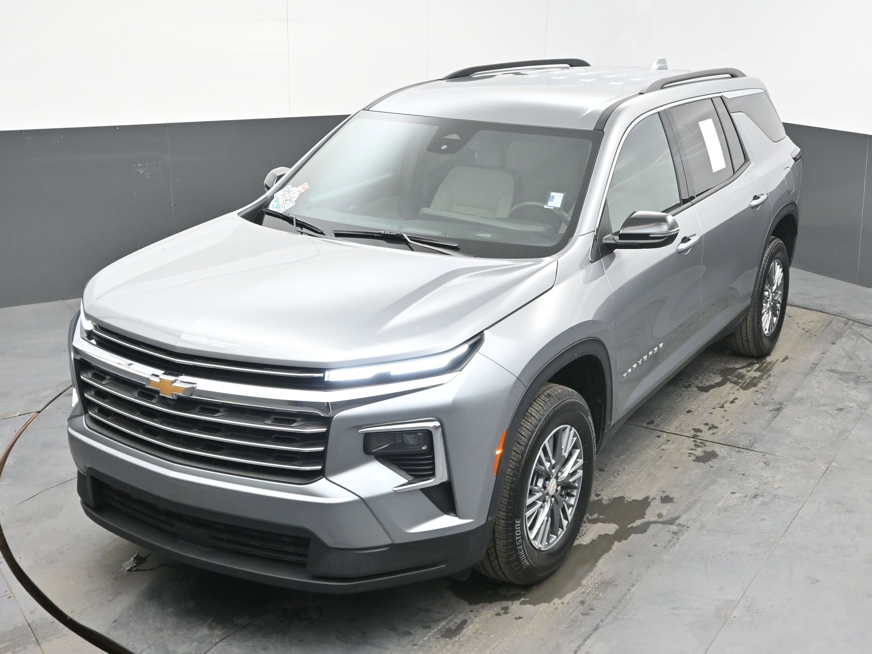 Used 2025 Chevrolet Traverse LT image 33