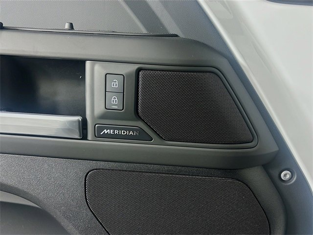 Used 2025 Land Rover Defender 130 S image 21