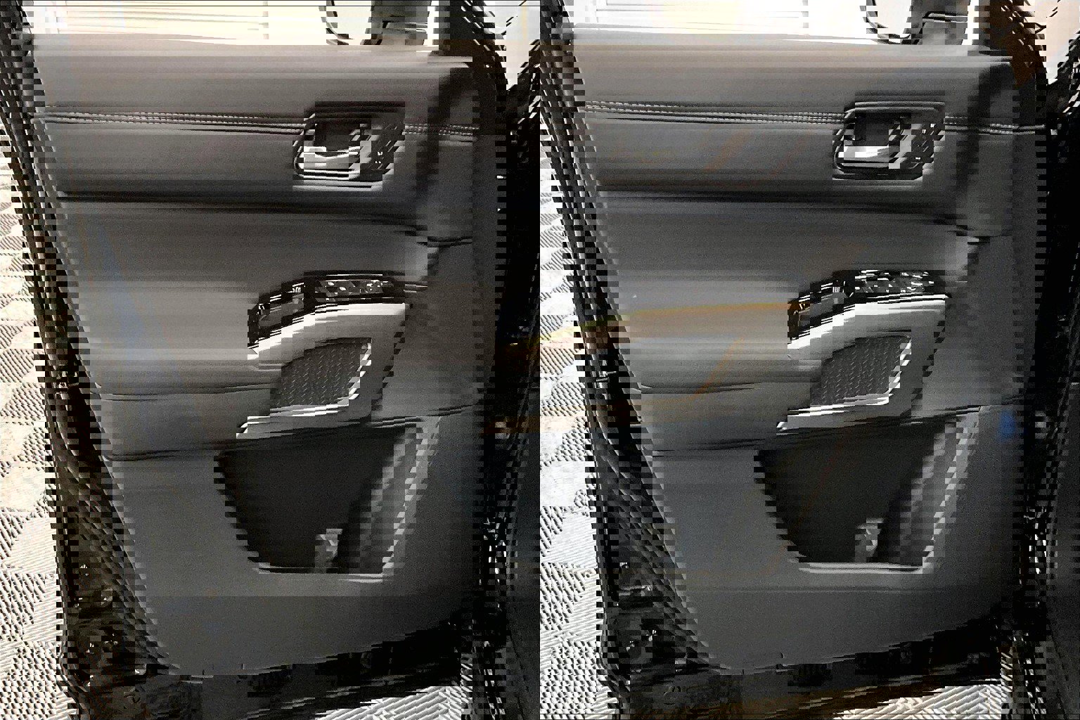 New 2025 Nissan Pathfinder Platinum w/ Lighting Package (N93) image 93