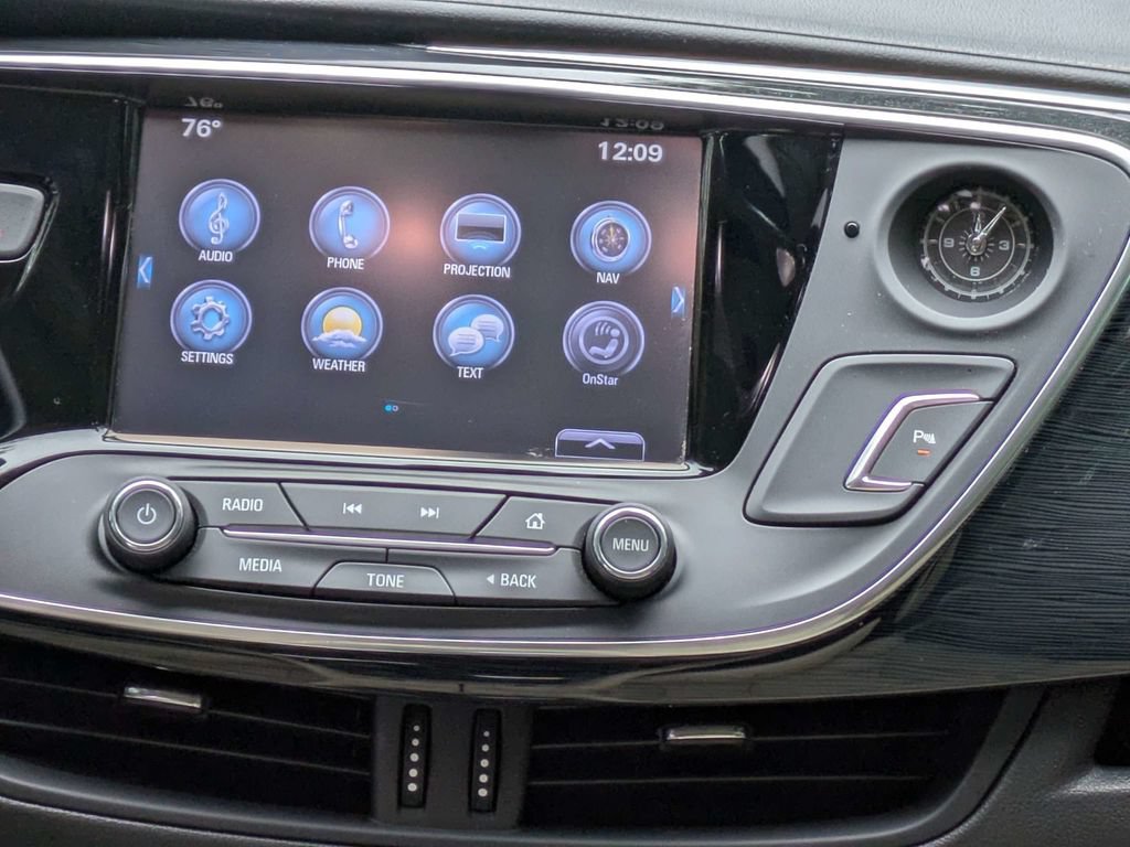Used 2017 Buick Envision Essence FWD image 17