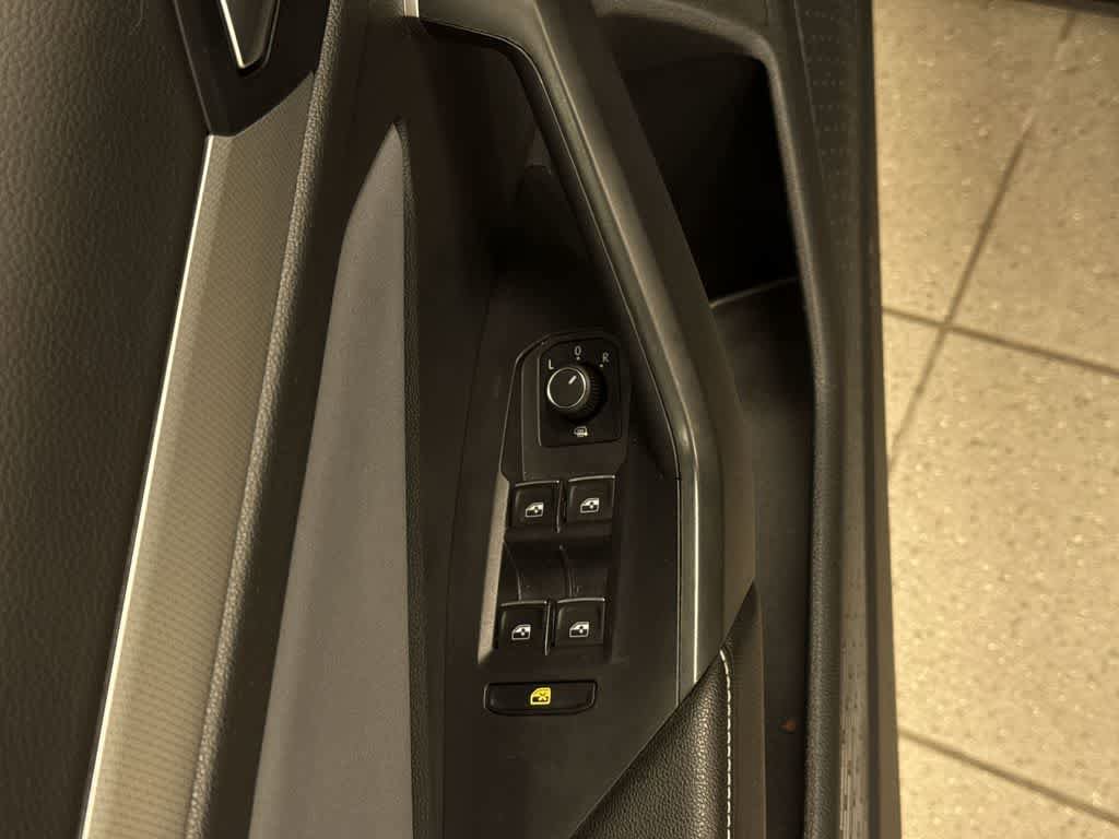 Used 2025 Volkswagen Jetta SE FWD image 22