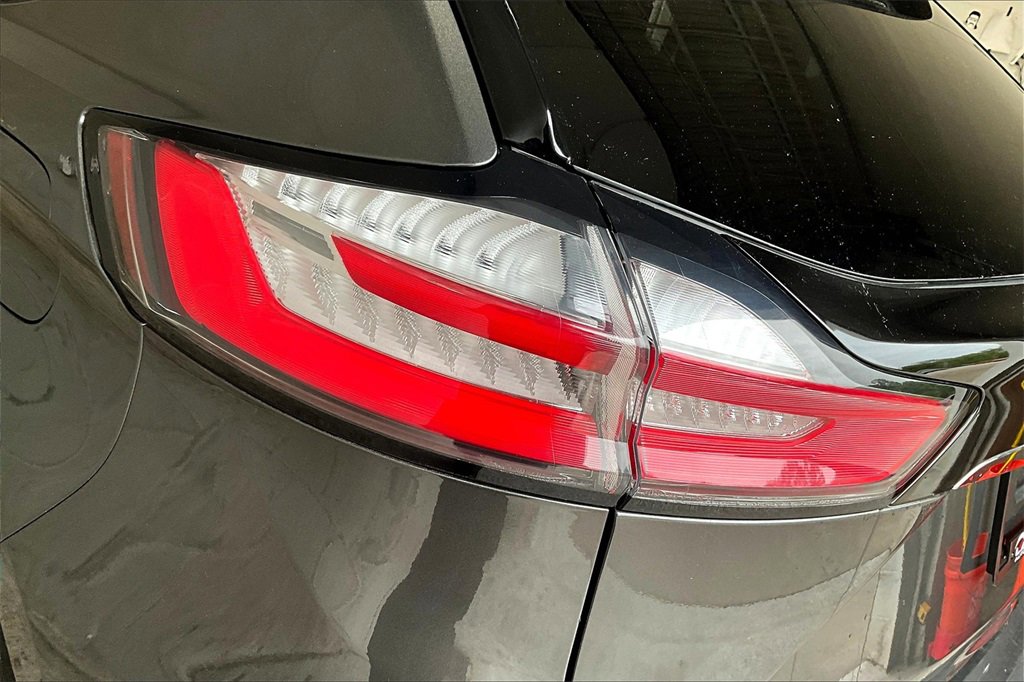 Used 2019 Ford Edge SEL image 23