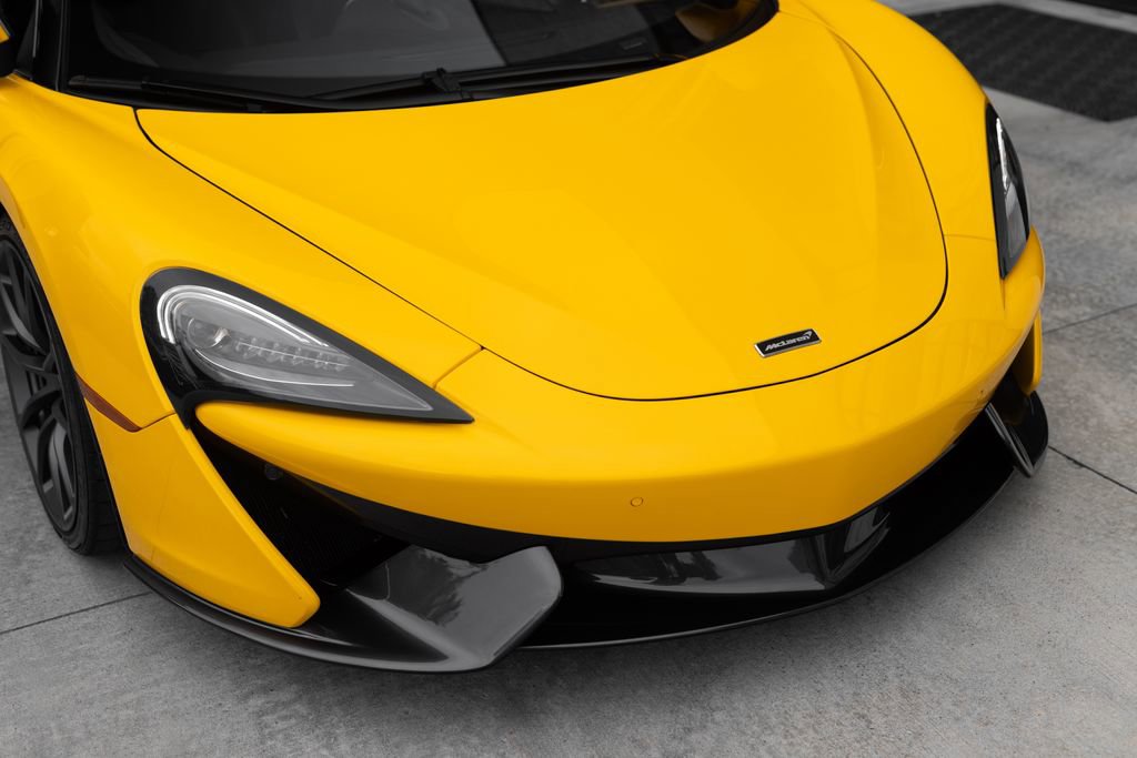 Used 2019 McLaren 570S Spider RWD image 4
