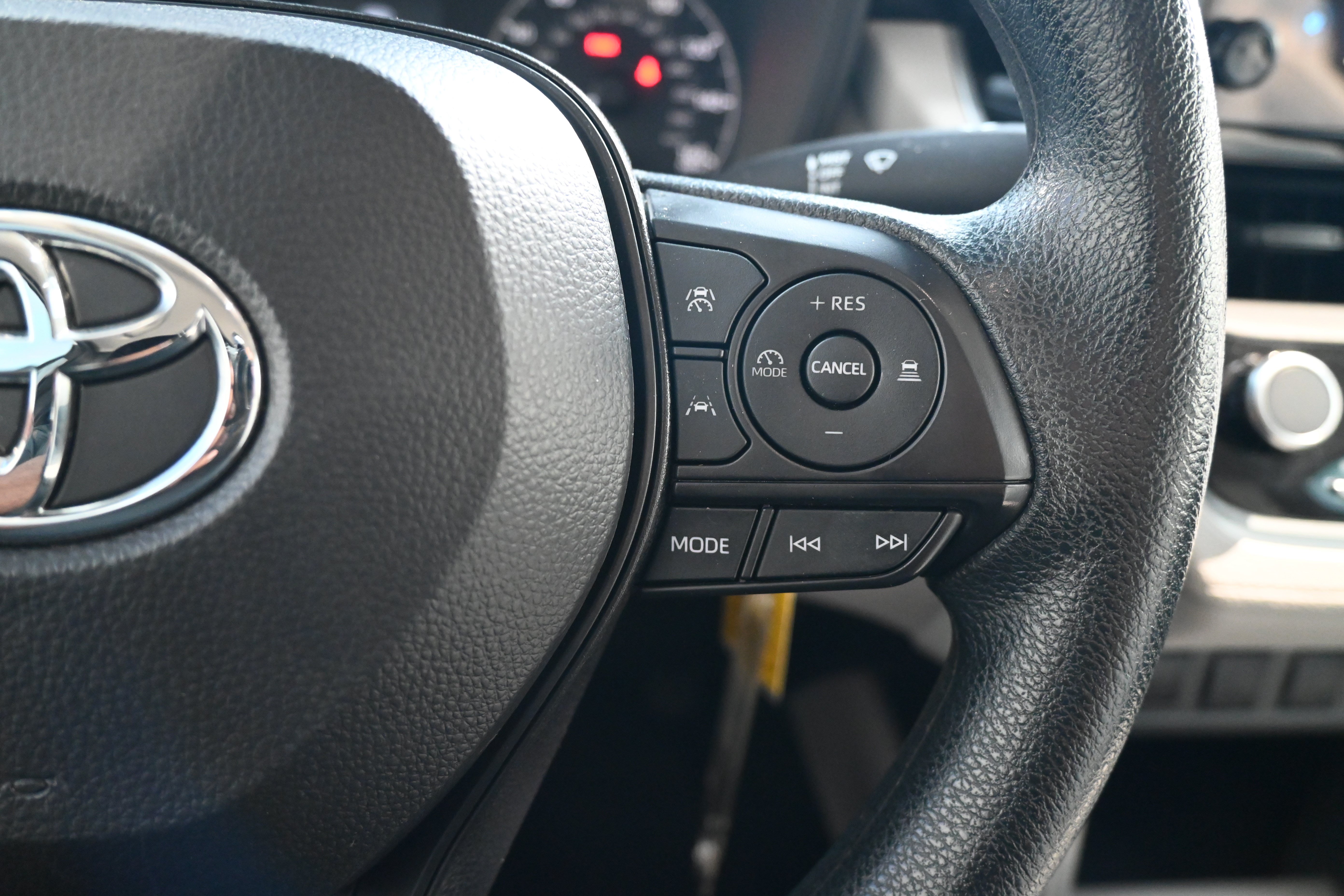 Used 2024 Toyota Corolla Cross L FWD image 19