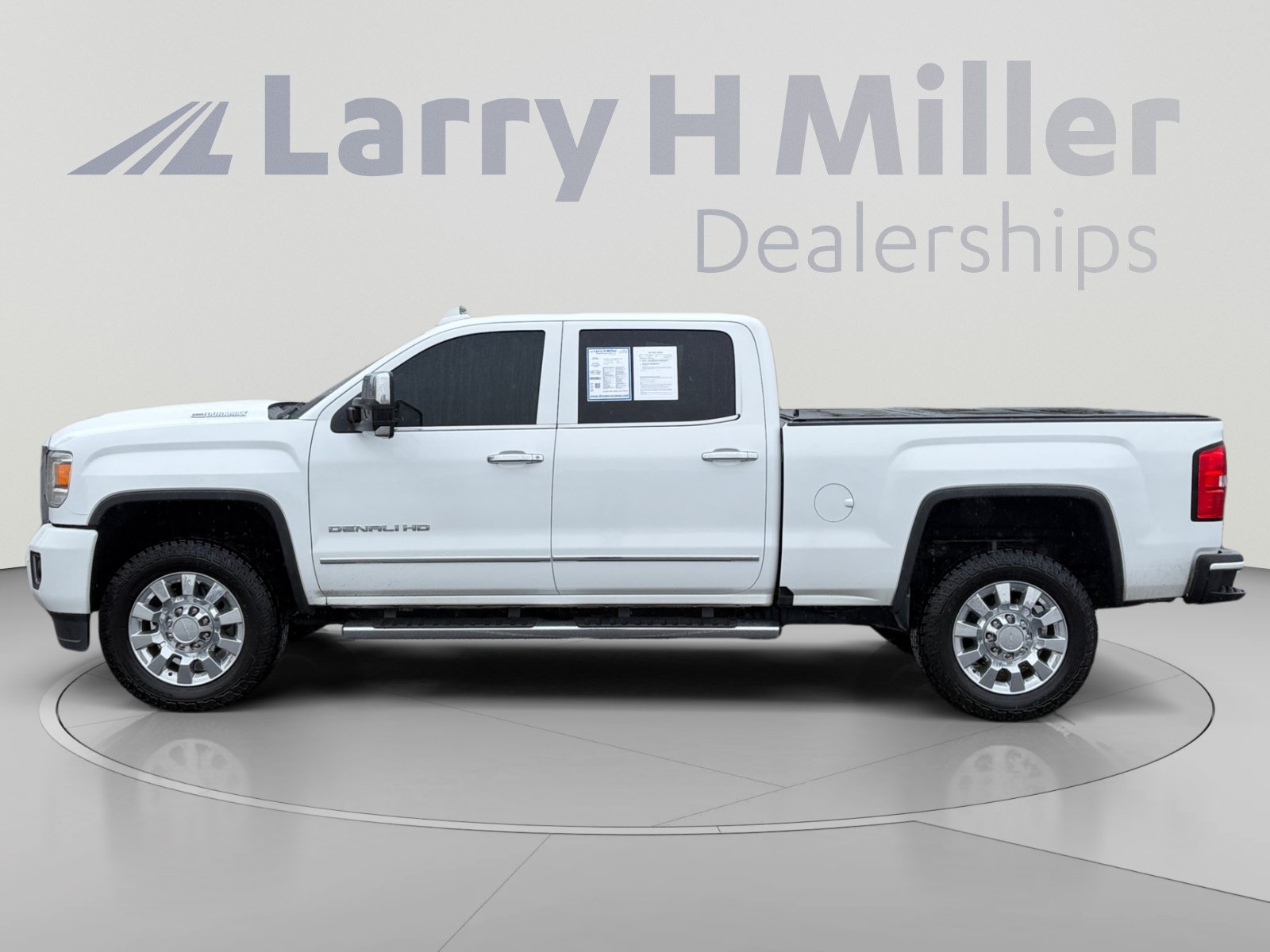 Used 2019 GMC Sierra 2500 Denali w/ Duramax Plus Package AWD/4WD image 3