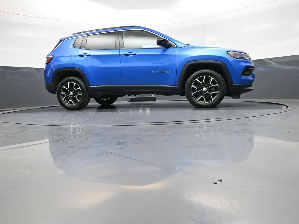 Used 2022 Jeep Compass Latitude w/ Sun and Sound Group AWD/4WD image 28