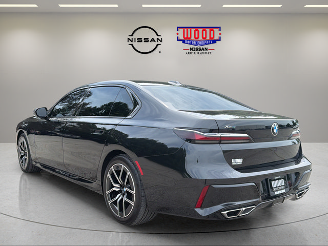 Used 2025 BMW 760i xDrive w/ Executive Package AWD/4WD image 4