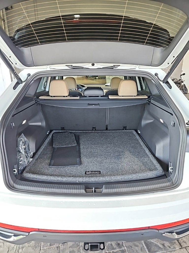 New 2026 Volkswagen Atlas Cross Sport SE image 19