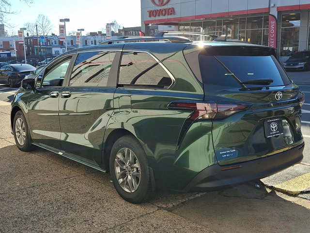 Certified 2026 Toyota Sienna XLE image 4