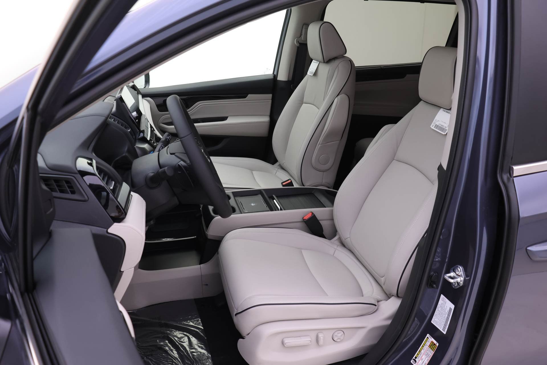 New 2026 Honda Odyssey Touring image 4