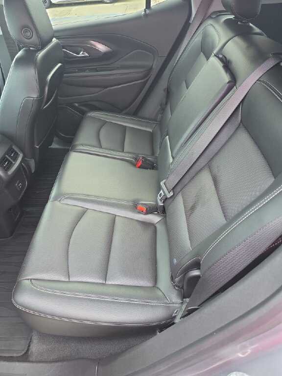 Used 2023 GMC Terrain SLT w/ Elevation Edition image 3