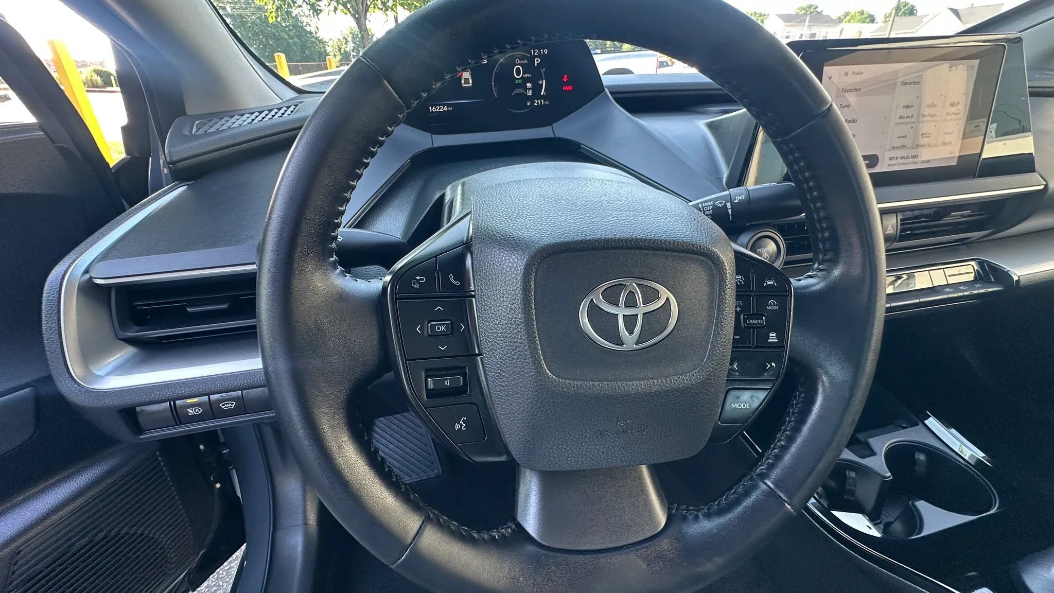 Used 2026 Toyota Prius LE FWD image 18