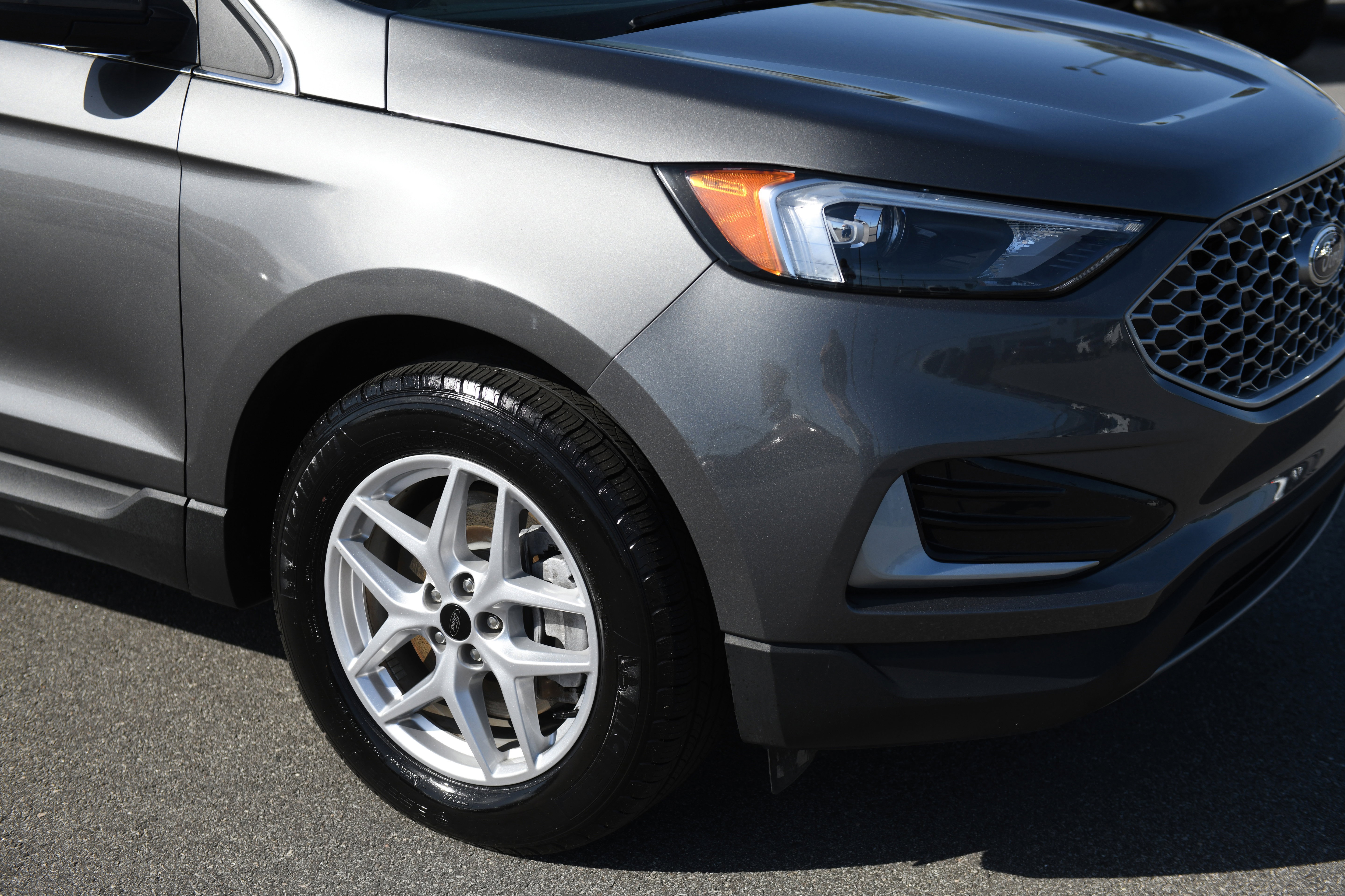 Used 2023 Ford Edge SEL image 3