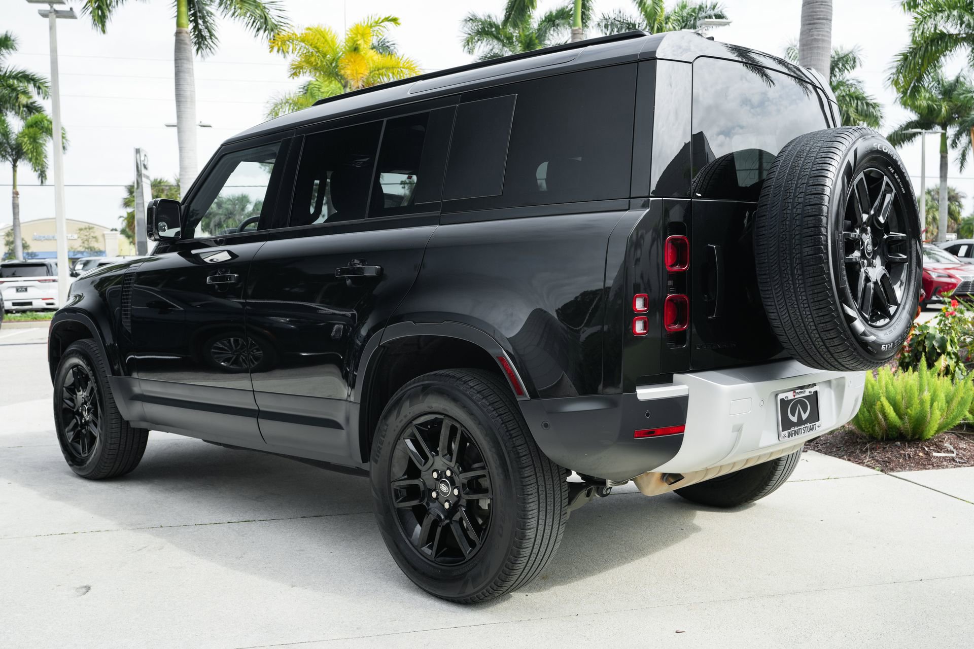 Used 2025 Land Rover Defender 110 S image 7