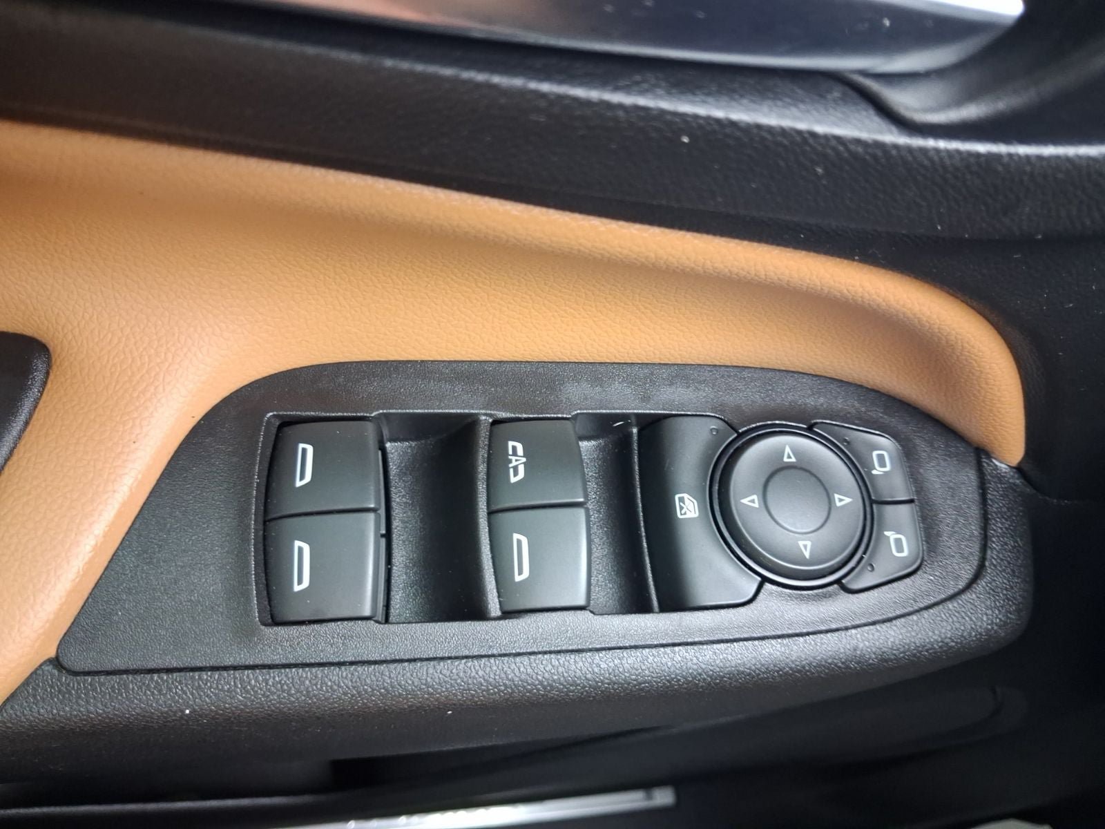 Used 2020 Chevrolet Equinox Premier FWD image 16